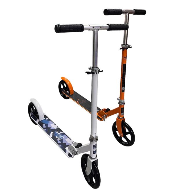 Scooter de Aluminio en Color Blanco, Anaranjado y Negro 5a+Max 65KG.   (558433)